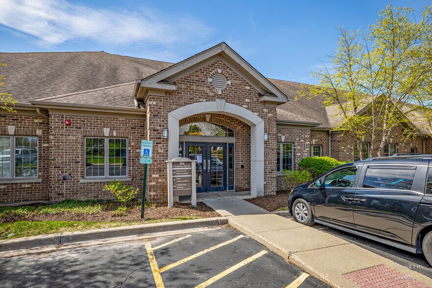 106 S Wynstone Park Dr, Barrington, IL à vendre - Photo de l’immeuble – Image 1 sur 16