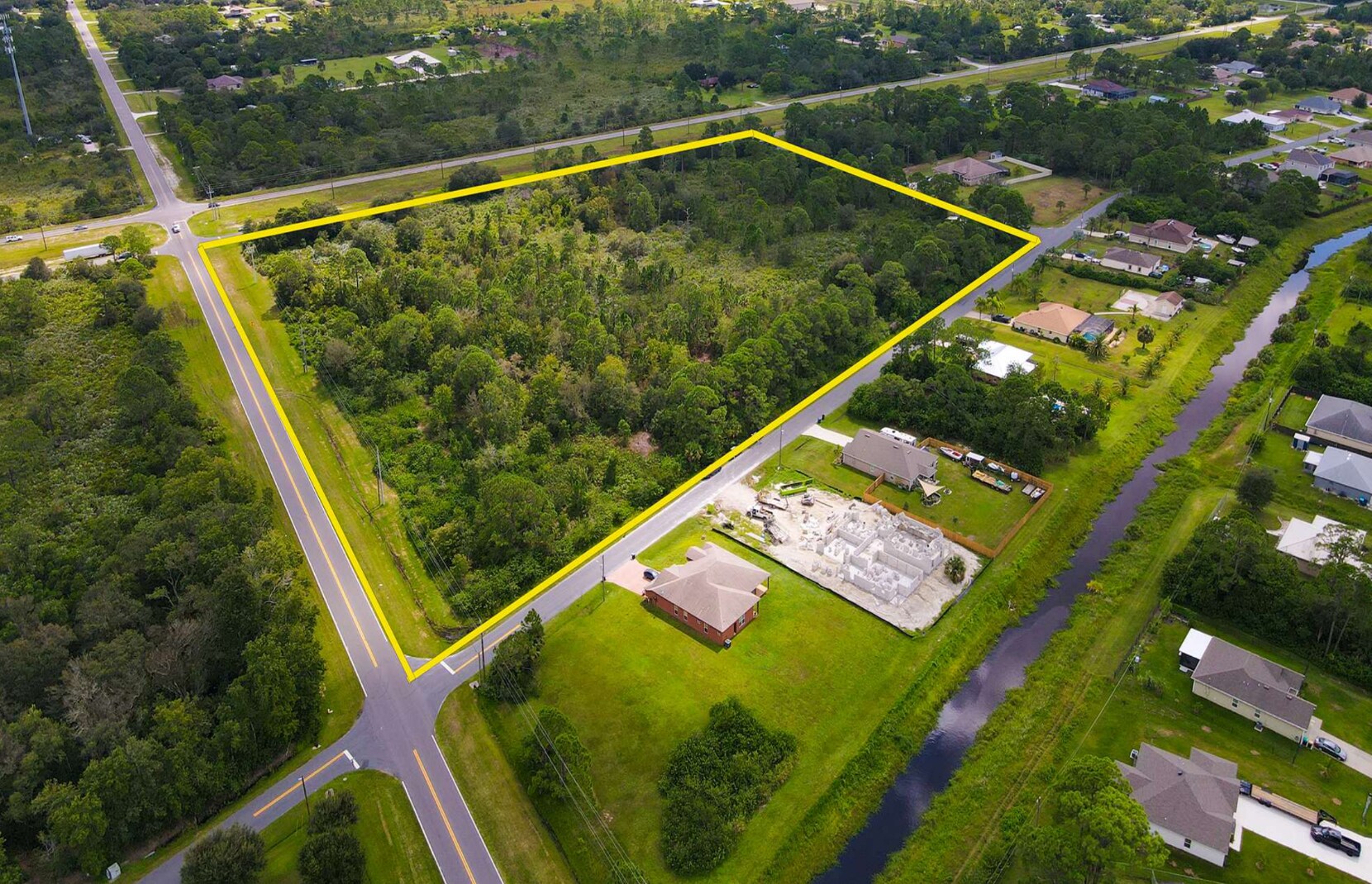 1655 SE Dewey St, Palm Bay, FL à vendre Photo de l’immeuble– Image 1 sur 7