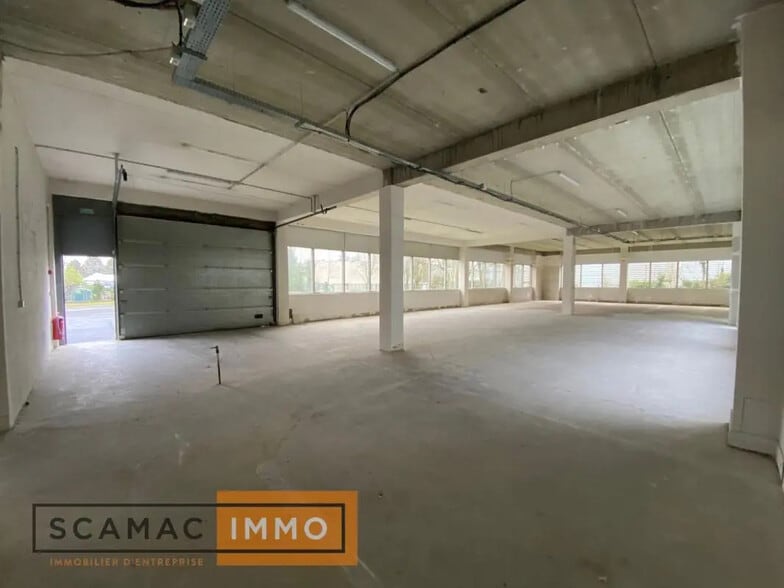 Bureau dans Les Ulis à louer - Photo de l’immeuble – Image 2 sur 8