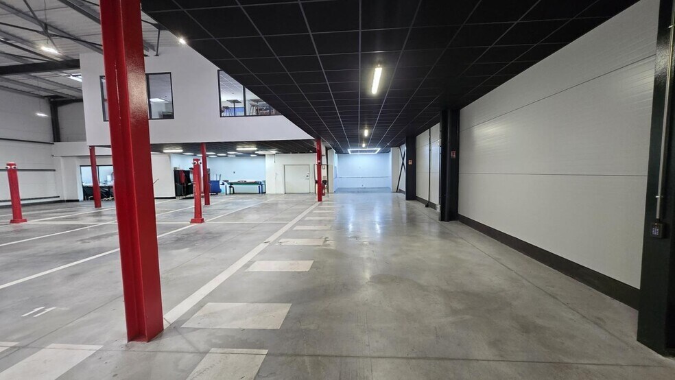 Local d'activités dans Signes à vendre - Photo de l’immeuble – Image 3 sur 10