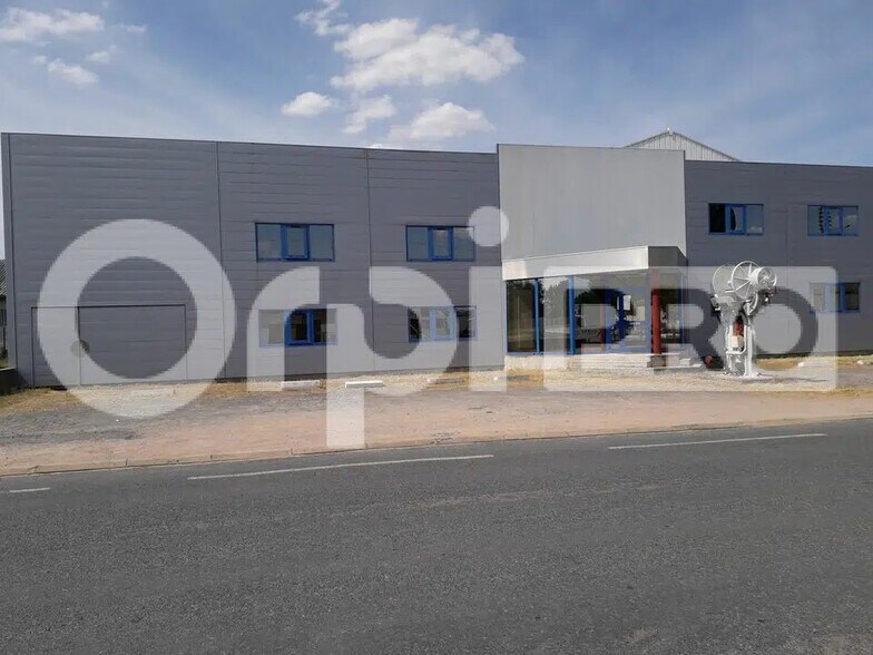 Local d'activités dans Montluçon à vendre - Photo de l’immeuble – Image 3 sur 5