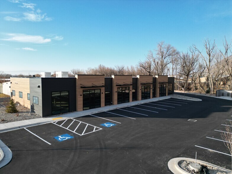 1075 N Main St, Springville, UT à louer - Photo de l’immeuble – Image 3 sur 14