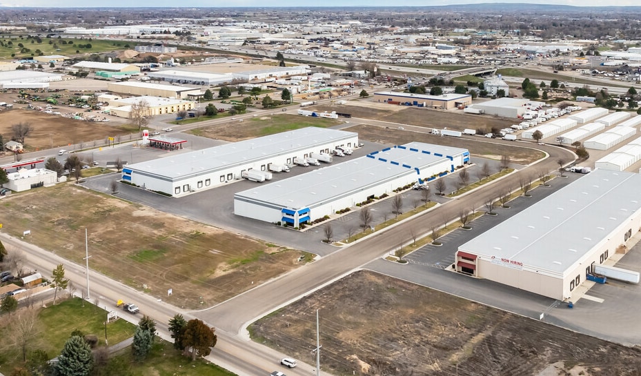 2102 N Devlin Way, Nampa, ID à louer - Photo de l’immeuble – Image 2 sur 4