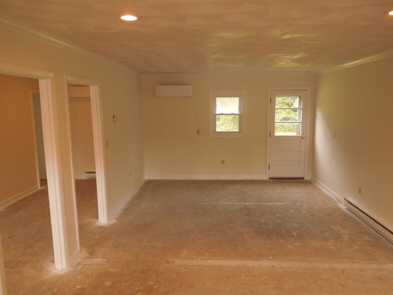 750 Boston Neck Rd, Narragansett, RI à louer - Photo intérieure – Image 2 sur 8