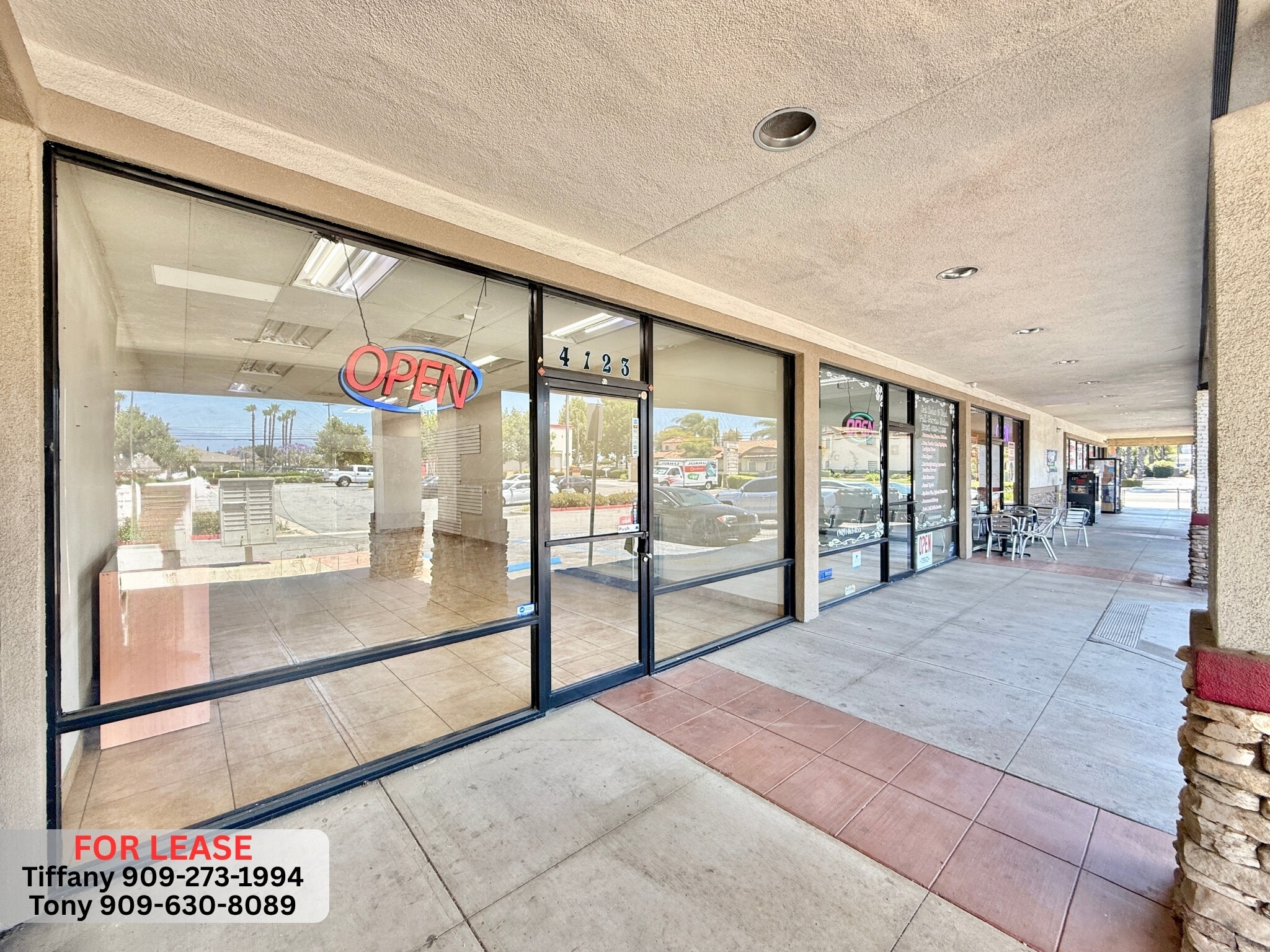 4117-4141 Riverside Dr, Chino, CA à louer Photo intérieure– Image 1 sur 26