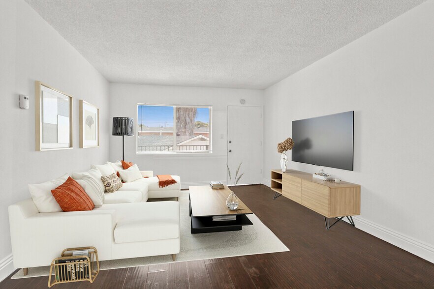 473 E 55th St, Long Beach, CA à vendre - Photo de l’immeuble – Image 3 sur 22