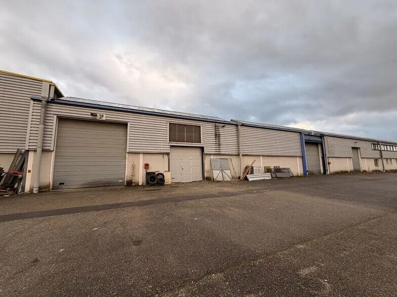 Local d'activités dans Crémieu à vendre - Photo de l’immeuble – Image 2 sur 16