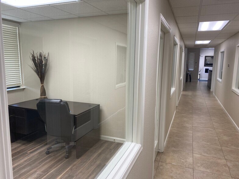 610 W Main St, Visalia, CA à louer - Photo intérieure – Image 3 sur 11