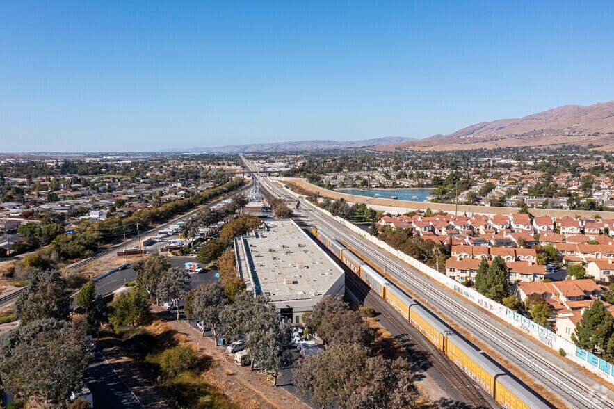 386-404 Railroad Ct, Milpitas, CA à louer - Aérien – Image 2 sur 7