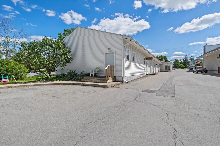 8732 Main St, Honeoye, NY à vendre - Photo de l’immeuble – Image 3 sur 37