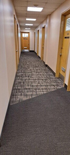 110 E Schiller St, Elmhurst, IL à louer - Photo de l’immeuble – Image 2 sur 7