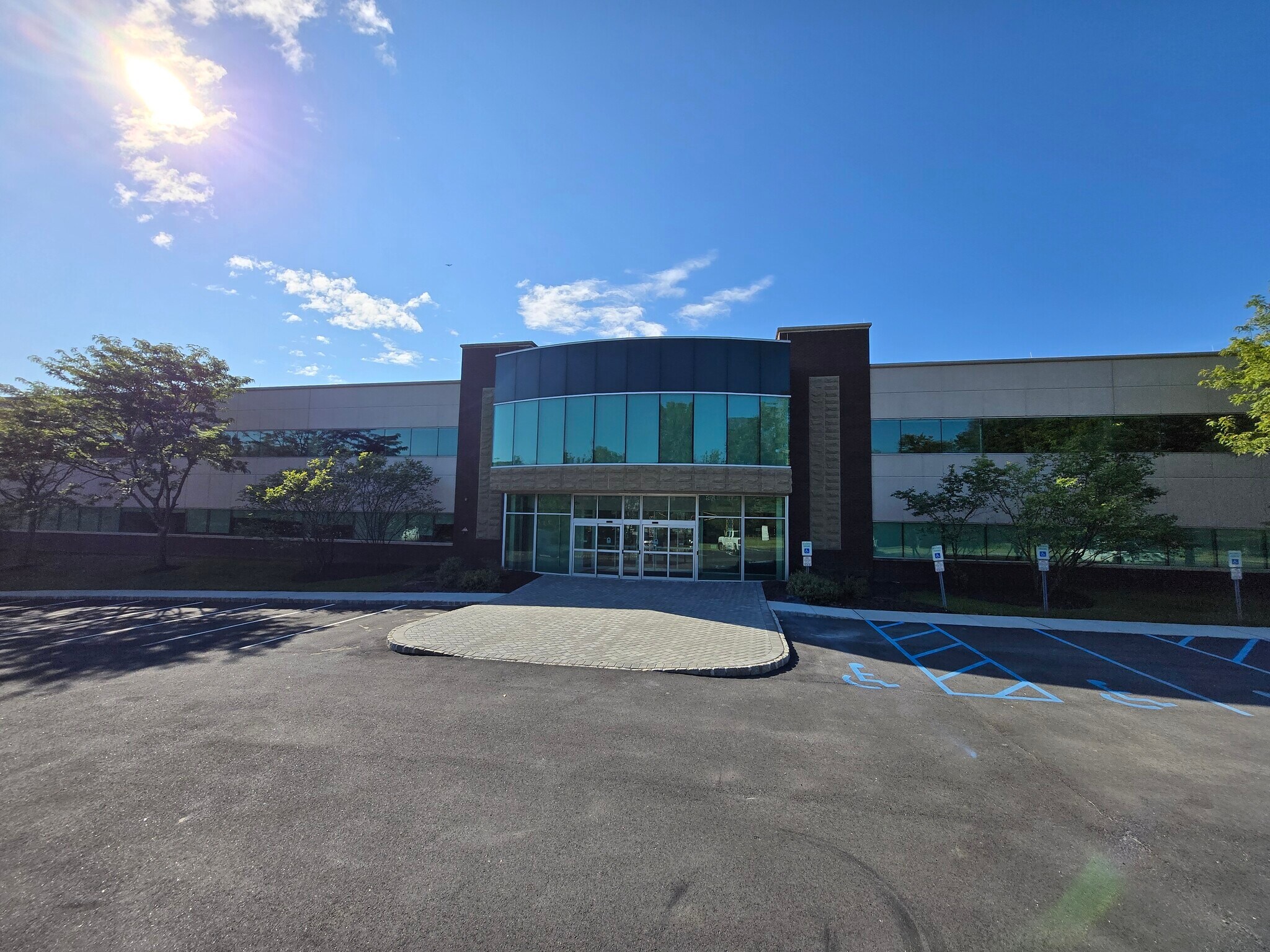 33 Technology Dr, Warren, NJ à louer Photo de l’immeuble– Image 1 sur 9