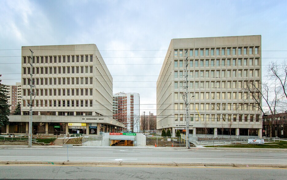 89 Queensway W, Mississauga, ON à louer - Photo de l’immeuble – Image 1 sur 4