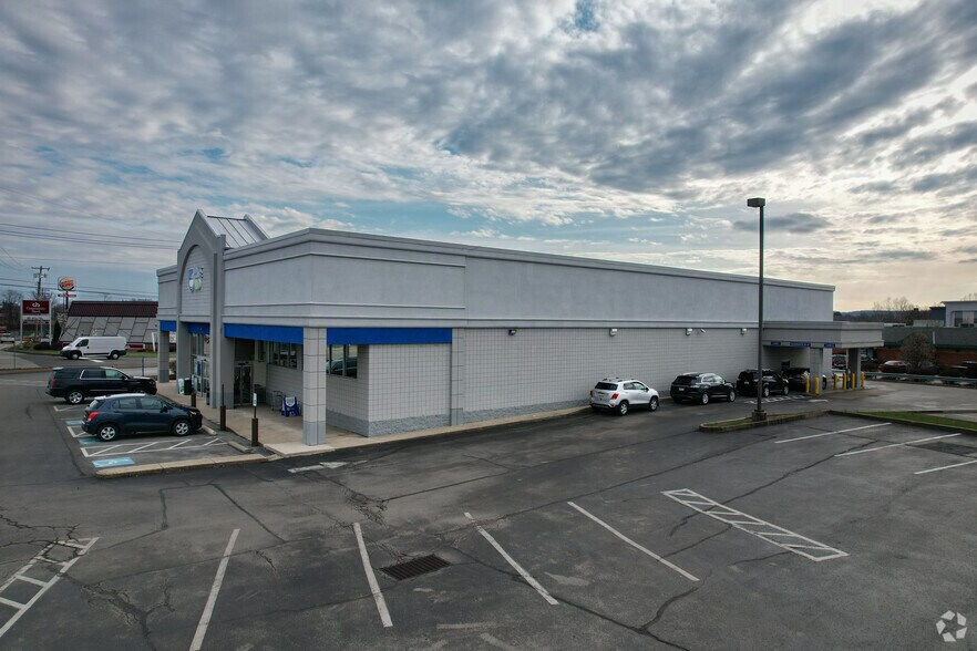 843 Rostraver Rd, Belle Vernon, PA à louer - Photo de l’immeuble – Image 2 sur 4