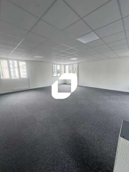 Bureau dans Noisy-le-Sec à louer - Photo de l’immeuble – Image 3 sur 7