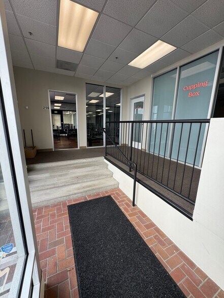 250 Main St, San Mateo, CA à louer - Photo de l’immeuble – Image 3 sur 15