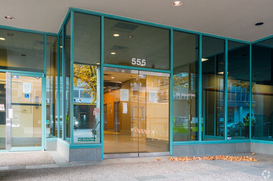 555 W 8th Ave, Vancouver, BC à louer - Photo de l’immeuble – Image 3 sur 4