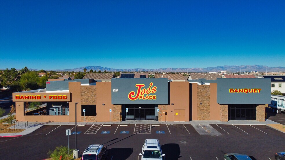 355 N Gibson Rd, Henderson, NV à louer - Photo principale – Image 1 sur 18