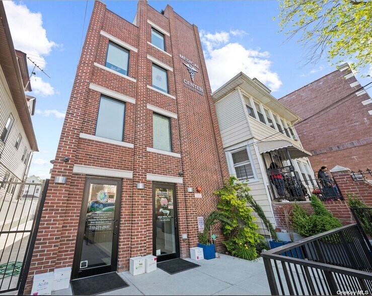 3712 92nd St, Jackson Heights, NY à louer - Photo de l’immeuble – Image 2 sur 3