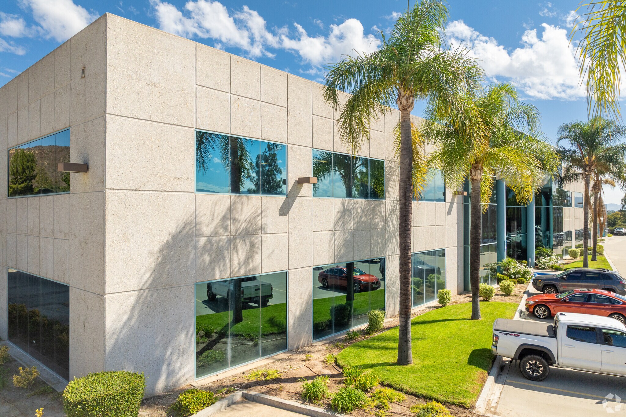 980 Enchanted Way, Simi Valley, CA à louer Photo principale– Image 1 sur 5