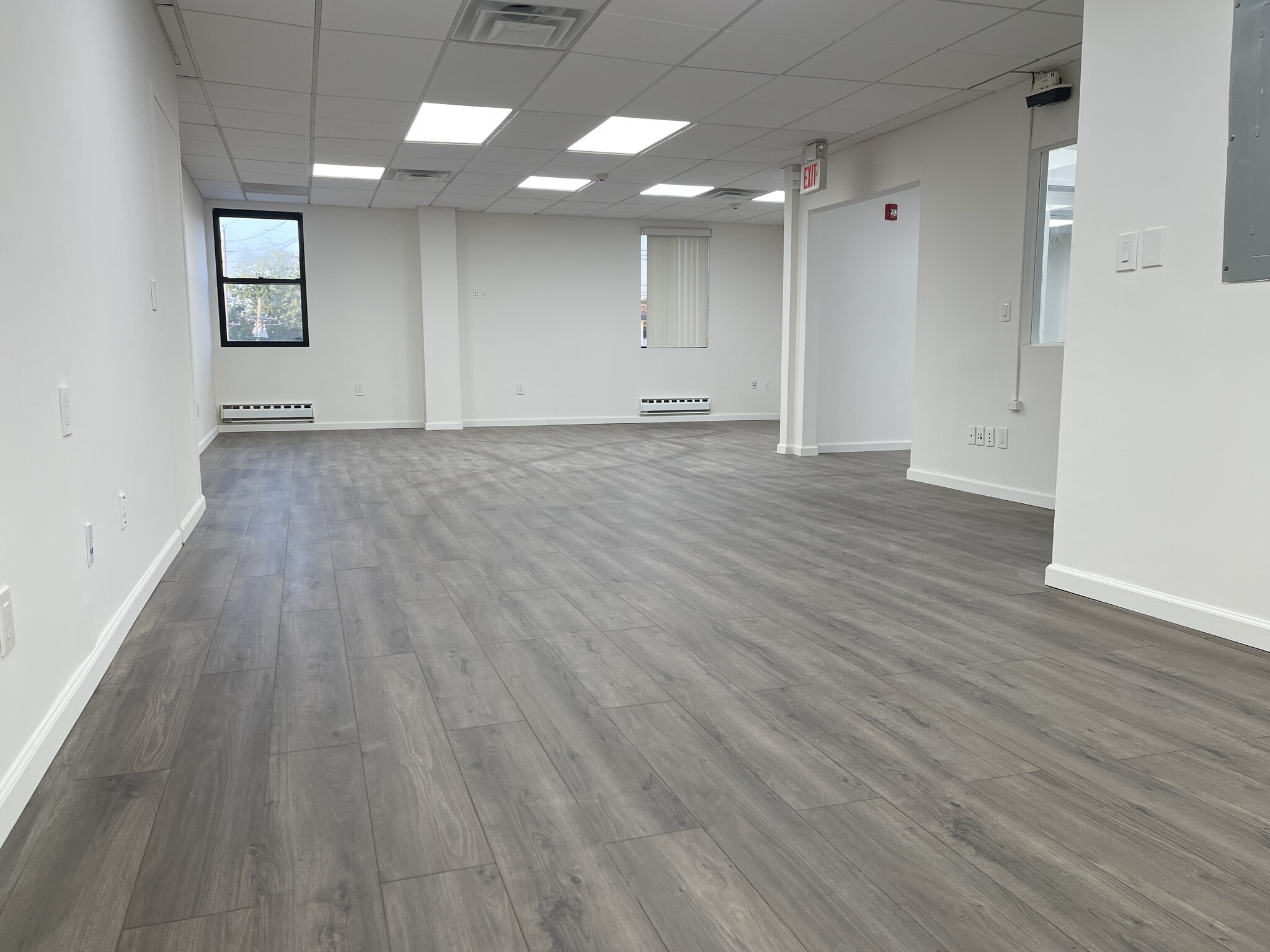 111 Grand Ave, Palisades Park, NJ à louer Photo de l’immeuble– Image 1 sur 17