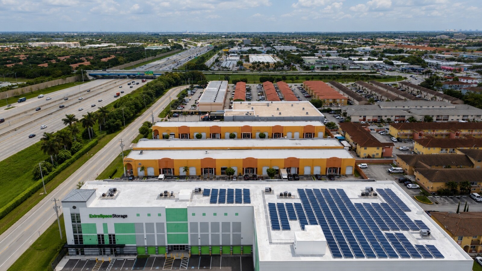 2970 W 84th St, Hialeah Gardens, FL à louer Photo de l’immeuble– Image 1 sur 7