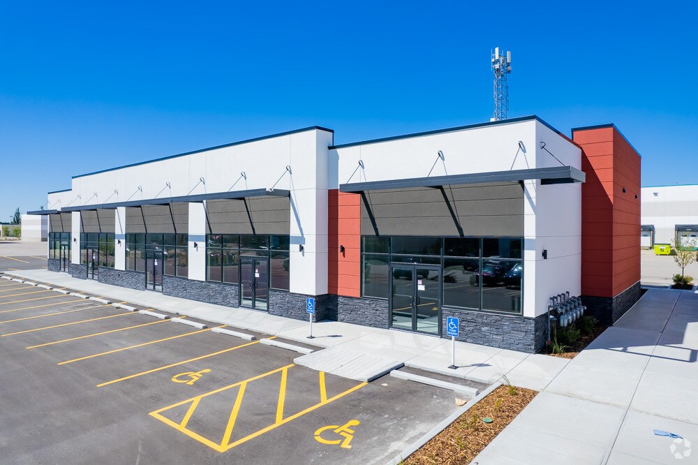 2255 32nd St NE, Calgary, AB à vendre Photo principale– Image 1 sur 7