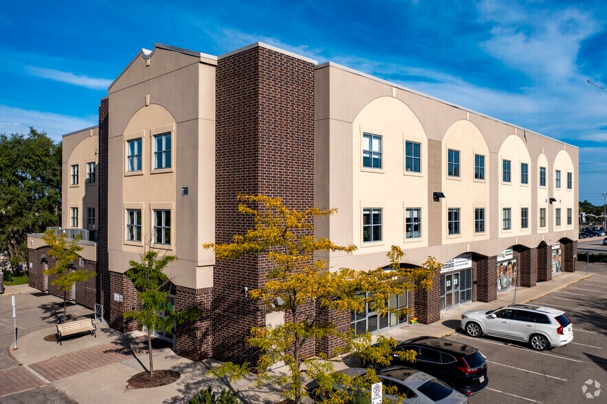 165 Cross Ave, Oakville, ON à louer - Photo principale – Image 1 sur 10