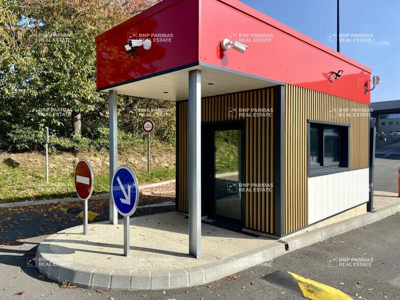 Local d’activités dans Élancourt à louer - Photo de l’immeuble – Image 2 sur 33
