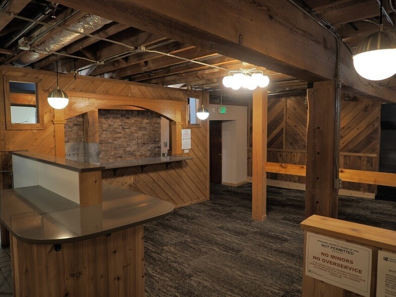 117 E 1st St, Port Angeles, WA à louer - Photo intérieure – Image 3 sur 13