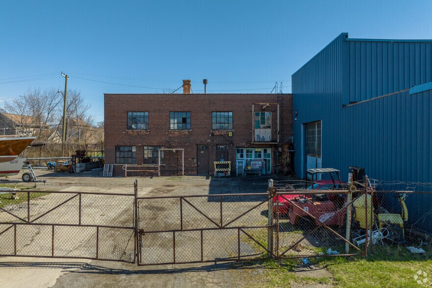 834-932 Clairpointe Ave, Detroit, MI à vendre - Photo de l’immeuble – Image 3 sur 5