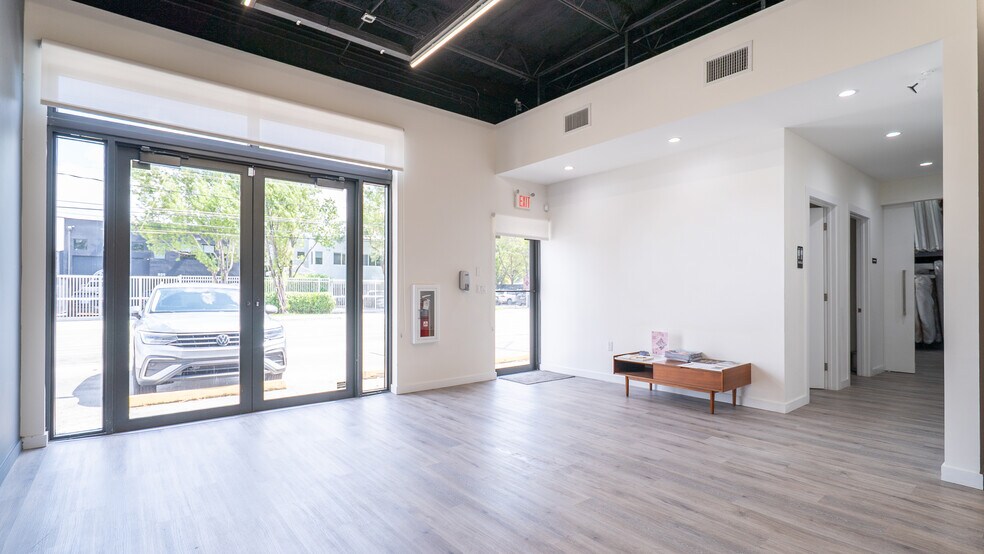 326 NE 61st St, Miami, FL à louer - Photo de l’immeuble – Image 2 sur 6
