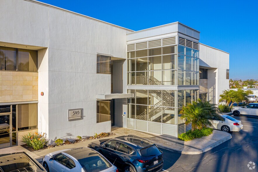 505 Lomas Santa Fe Dr, Solana Beach, CA à louer - Photo de l’immeuble – Image 2 sur 5