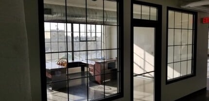 201 N Main St, Fort Atkinson, WI à louer Photo intérieure– Image 2 sur 5