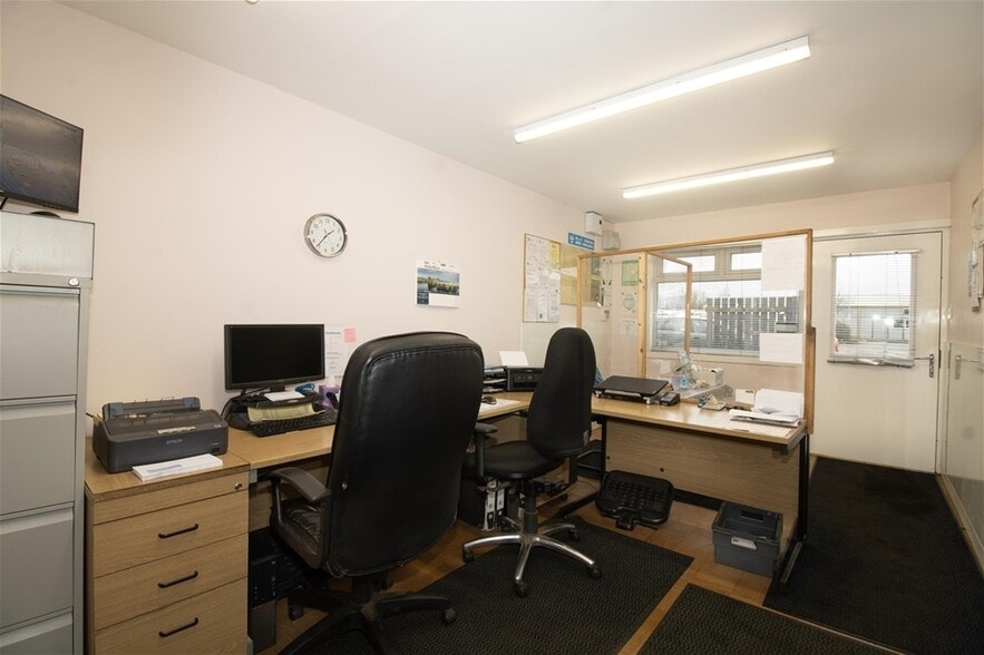 Mearns Motors Limited, Laurencekirk à vendre - Photo de l’immeuble – Image 3 sur 13