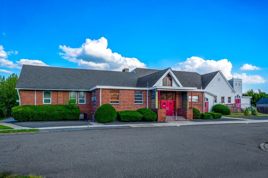 21 Church St, Elmwood Park, NJ à vendre - Photo de l’immeuble – Image 2 sur 34