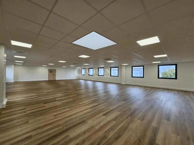 Local d’activités dans Gennevilliers à louer - Photo de l’immeuble – Image 3 sur 5