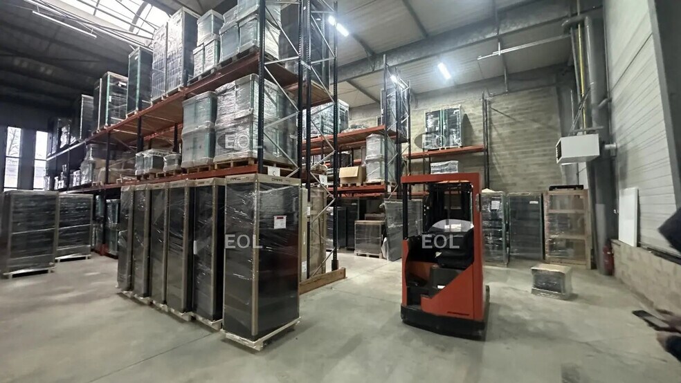 Local d’activités dans Serris à louer - Photo de l’immeuble – Image 1 sur 12