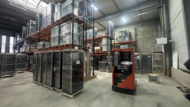 Plus de détails pour Local d'activités à louer