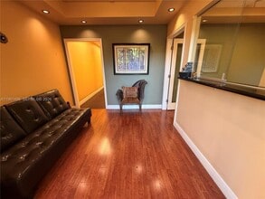 2699 Stirling Rd, Fort Lauderdale, FL à louer Photo intérieure– Image 2 sur 19