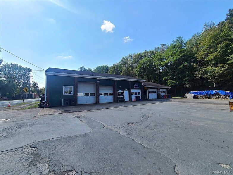 36 Cold Spring Rd, Monticello, NY à vendre - Photo de l’immeuble – Image 2 sur 38