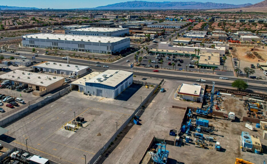 739 W Sunset Rd, Henderson, NV à vendre - Photo de l’immeuble – Image 3 sur 5