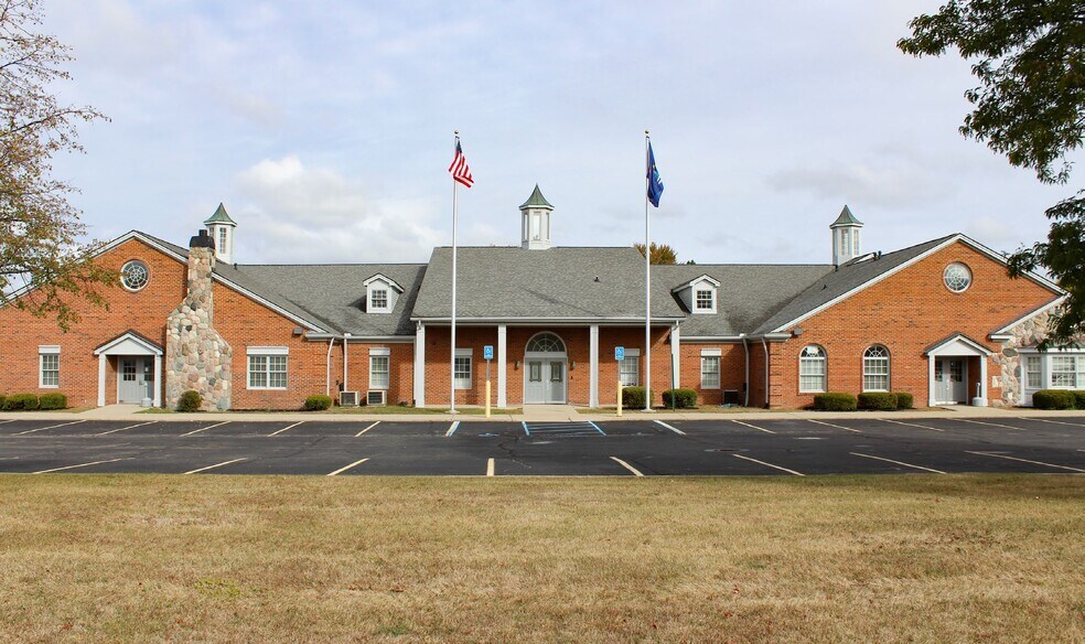 3777 Eighteen Mile Rd, Sterling Heights, MI à vendre - Photo de l’immeuble – Image 2 sur 5