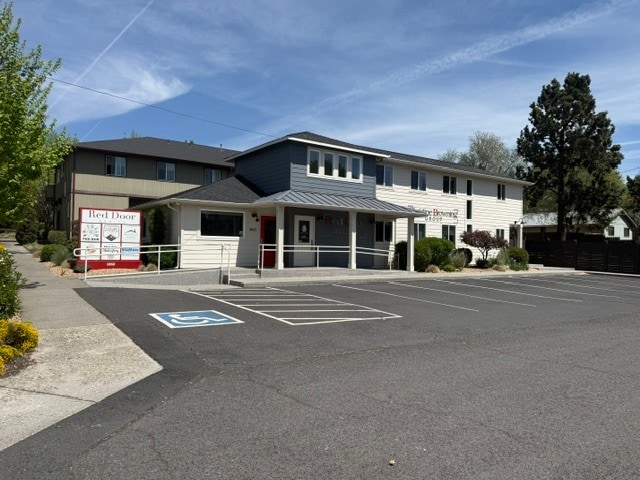 1860 NE 4th St, Bend, OR à louer Photo de l’immeuble– Image 1 sur 19