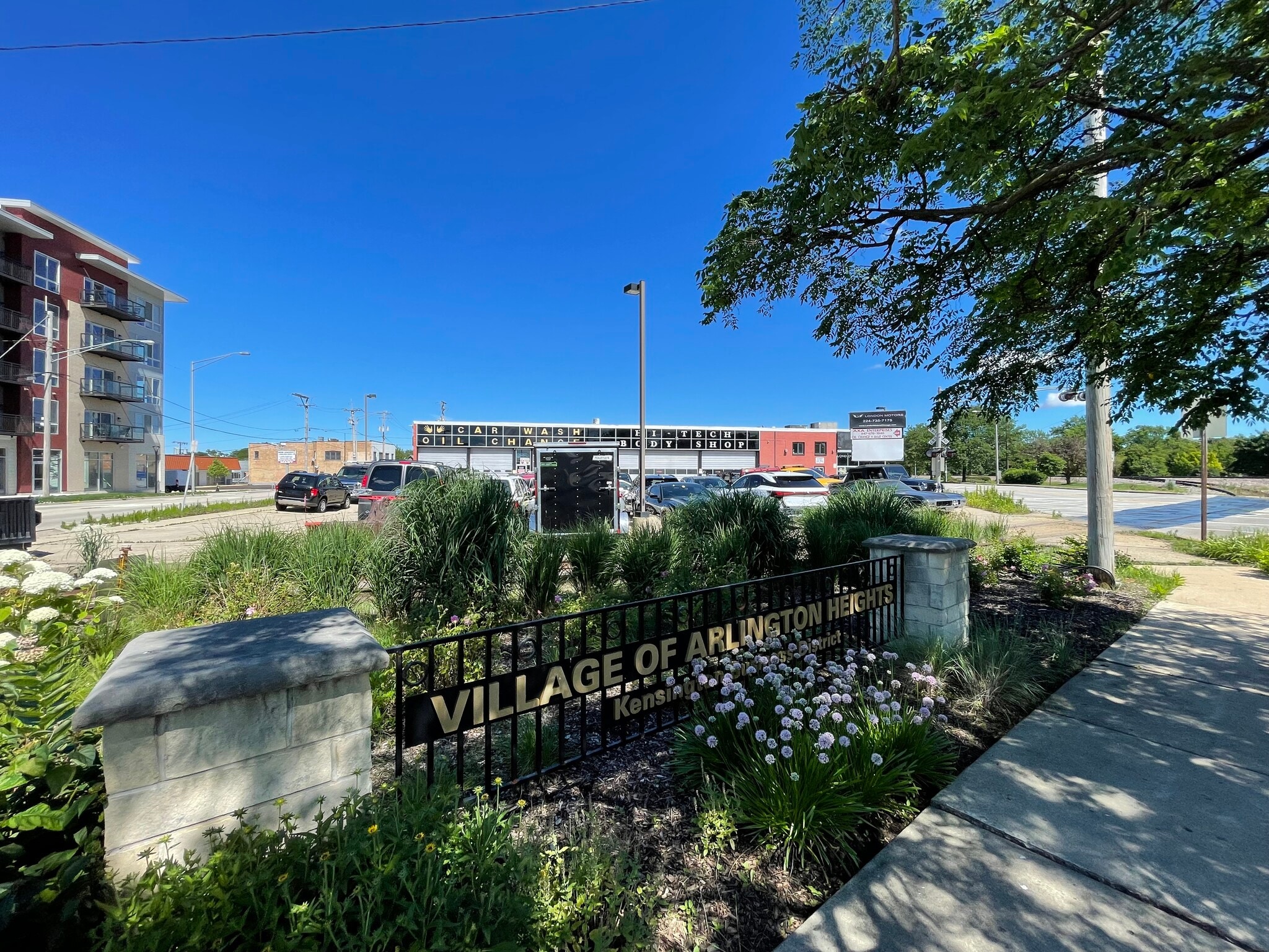 666 E Northwest Hwy, Arlington Heights, IL à vendre Photo principale– Image 1 sur 11