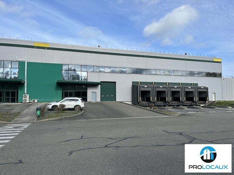 Industriel/Logistique dans Rivecourt à louer - Photo de l’immeuble – Image 1 sur 12