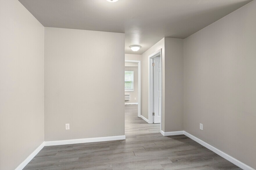 2025-2035 Eastman Ave, Green Bay, WI à vendre - Photo intérieure – Image 2 sur 5