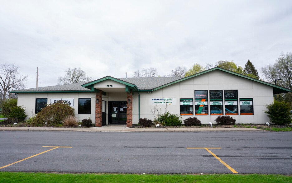 7570 Oswego Rd, Liverpool, NY à vendre - Photo principale – Image 1 sur 13