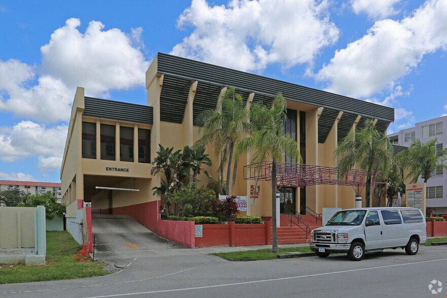 951 NE 167th St, Miami, FL à vendre - Photo de l’immeuble – Image 2 sur 13