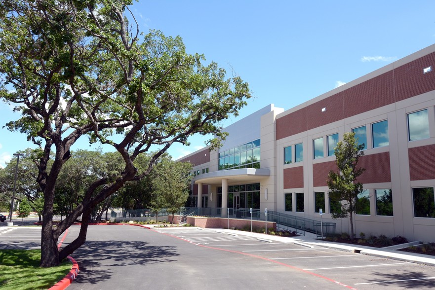 12459 Network Blvd, San Antonio, TX à louer - Photo de l’immeuble – Image 1 sur 5